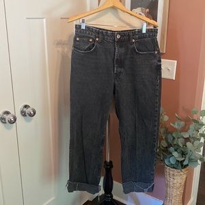Zara Women’s faded black cropped raw hem mom 10 button fly denim jeans